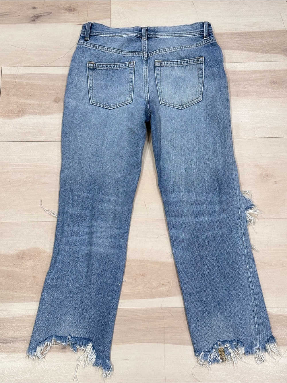 We The Free Maggie Straight Jean Light Stone
Free People Sz 26 Distressed - Picture 9 of 16